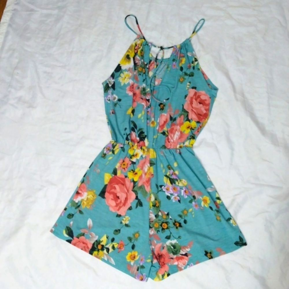 NWOT PINK LILY FLORAL PRINT SHORTS ROMPER
